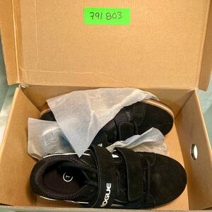 Rogue Kids Black Velcro Sneakers